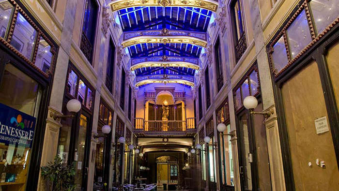 Architectural lighting at Pasaje Gutierrez, Valladolid by Philips Lighting with the concept of Rivers of Light