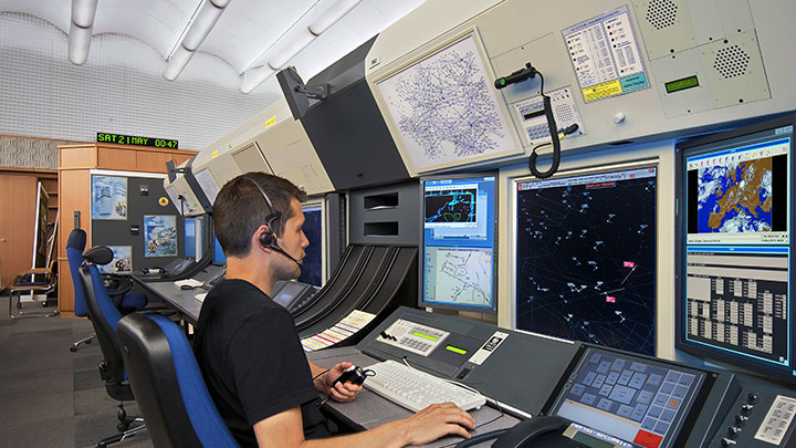 Air traffic control room. How lighting affects productivy and mood.